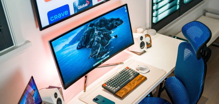 Read more about the article The Best Desk Size For An Ultrawide Monitor